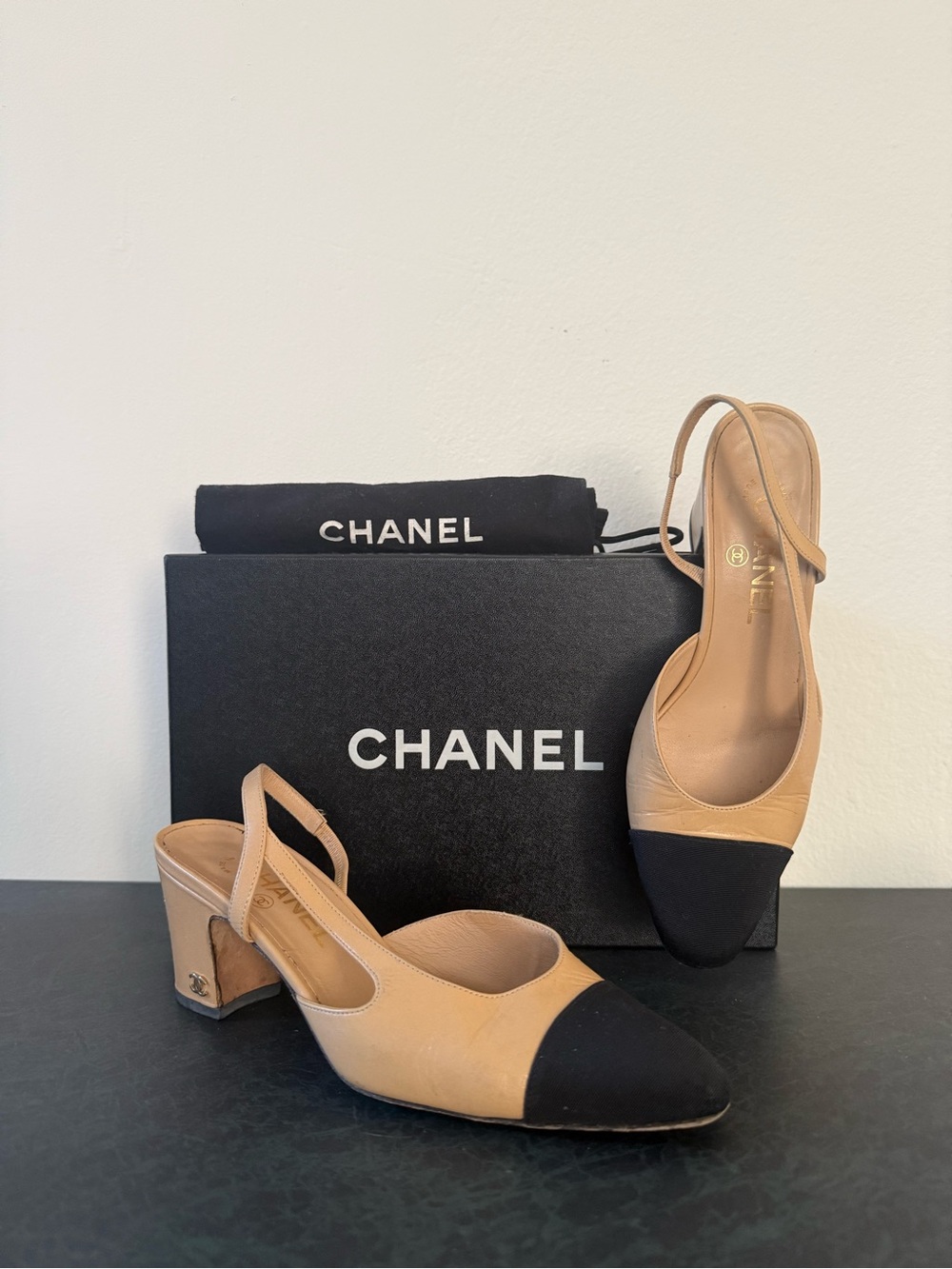CHANEL Two-Tone Slingback Pumps in Beige and Black - Picture 2 of 6